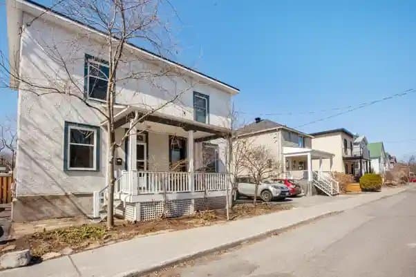 Fully Furnished 3 Bedroom Home in Ottawa Utilities Included Move In Ready
